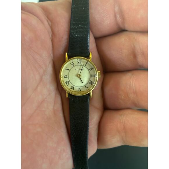 Vintage Citizen Windup Womens Watch! It runs! main image 7